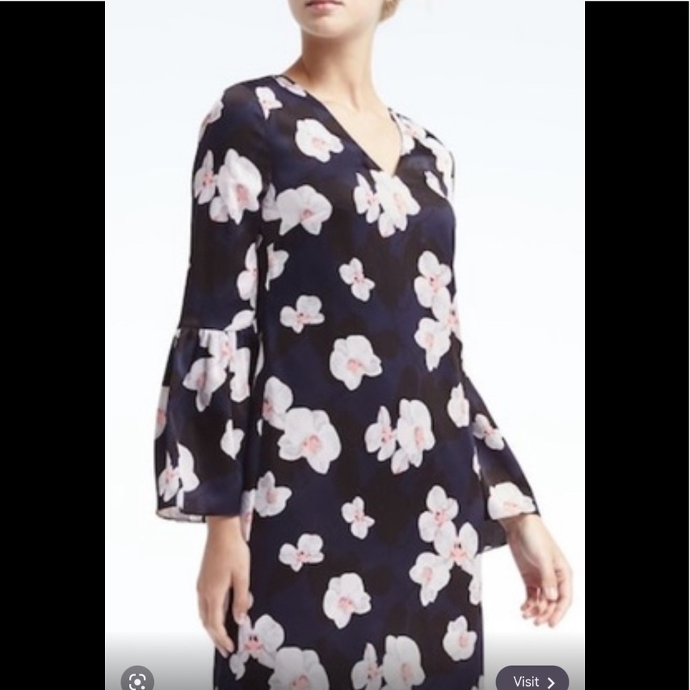 Banana republic bell‎ sleeve floral dress. NWOT.